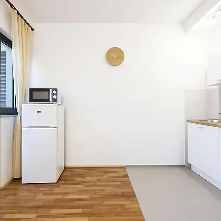 Perojka- 1 Km Vom Entfernt By Interhome